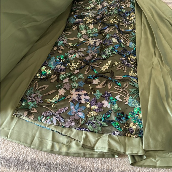 Elegant Green Floral Long Sleeve Dress - Picture 14 of 15